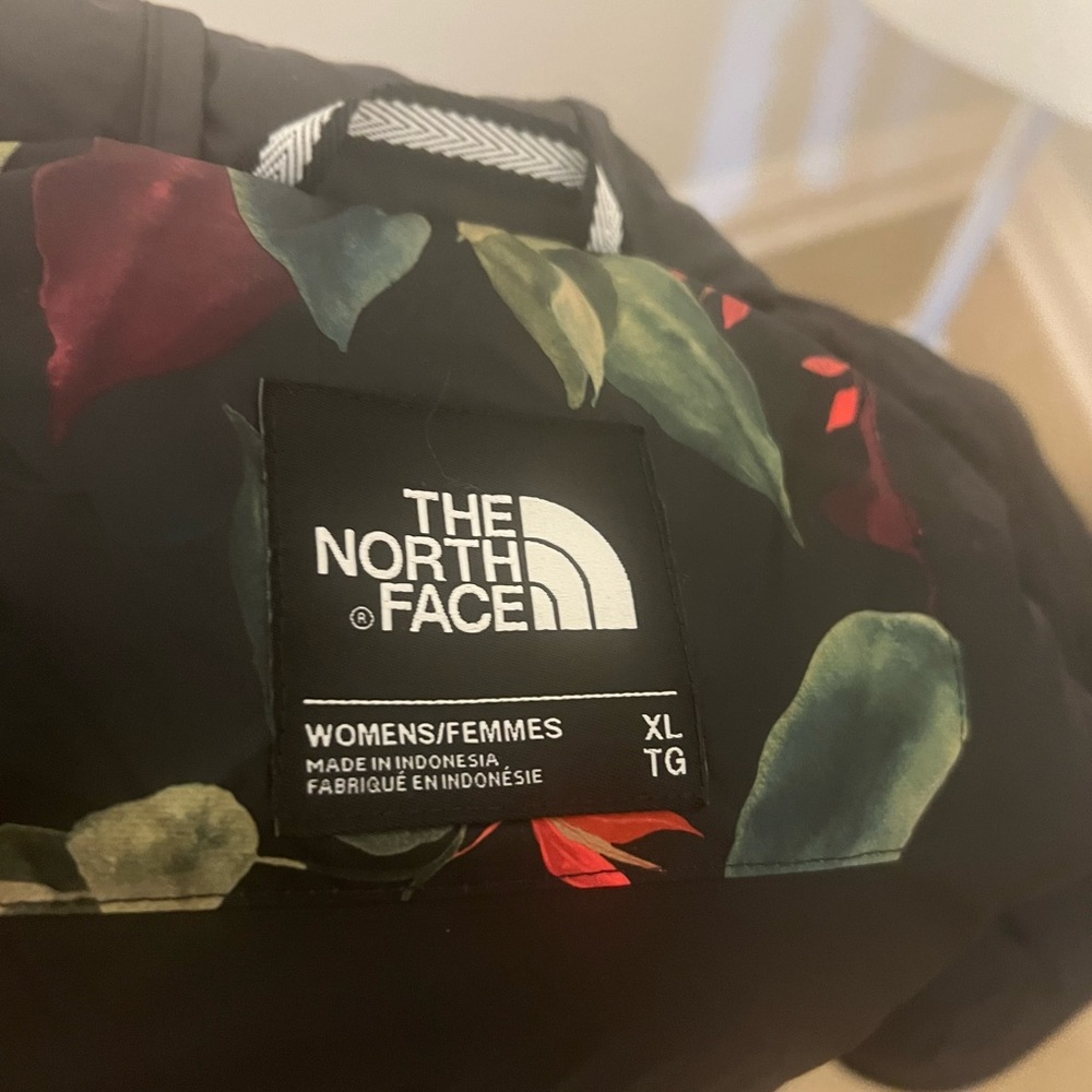 The North Face Black Vest with floral toucan design. Hooded. Down filled. Rare - Picture 3 of 6